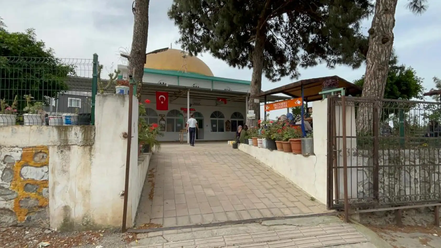 Sabah namazına giderken silahlı saldırıya uğrayan imam öldü