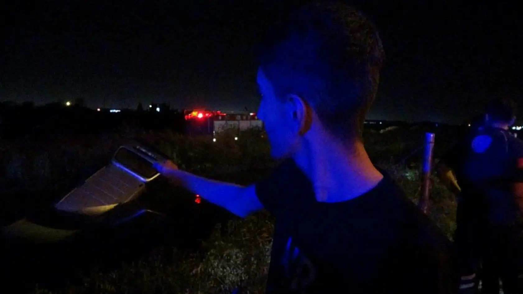 Otomobil su kanalına uçtu: Öldüğü düşünülen sürücünün yüzerek kaçtığı ortaya çıktı