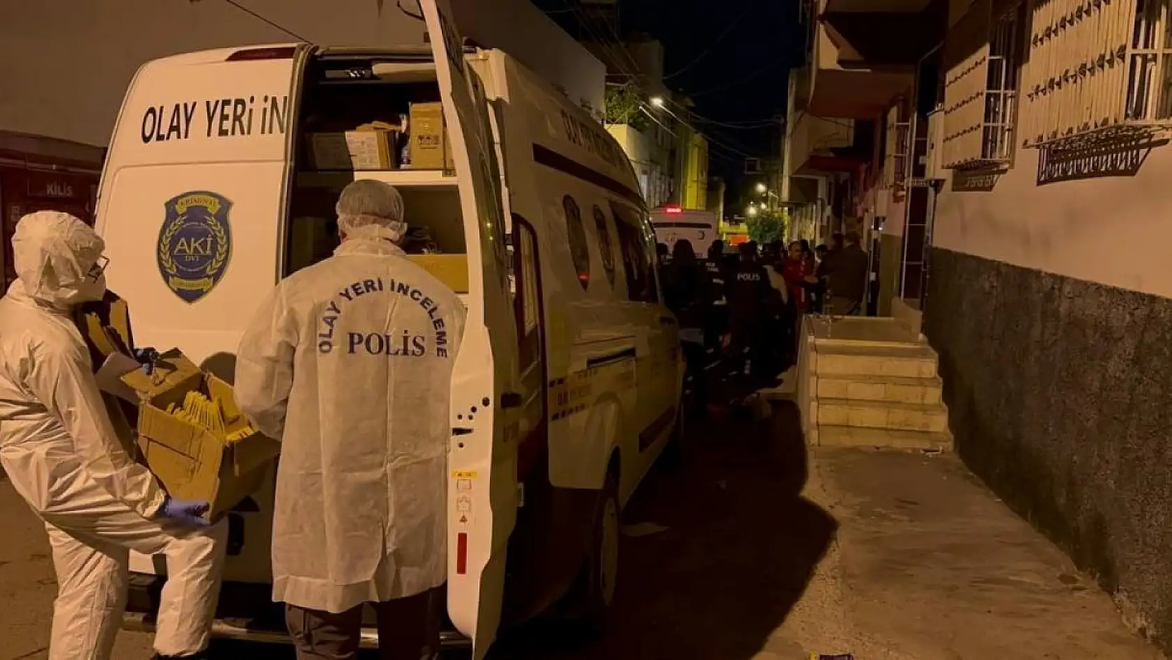 Bir evde 5 ceset bulundu