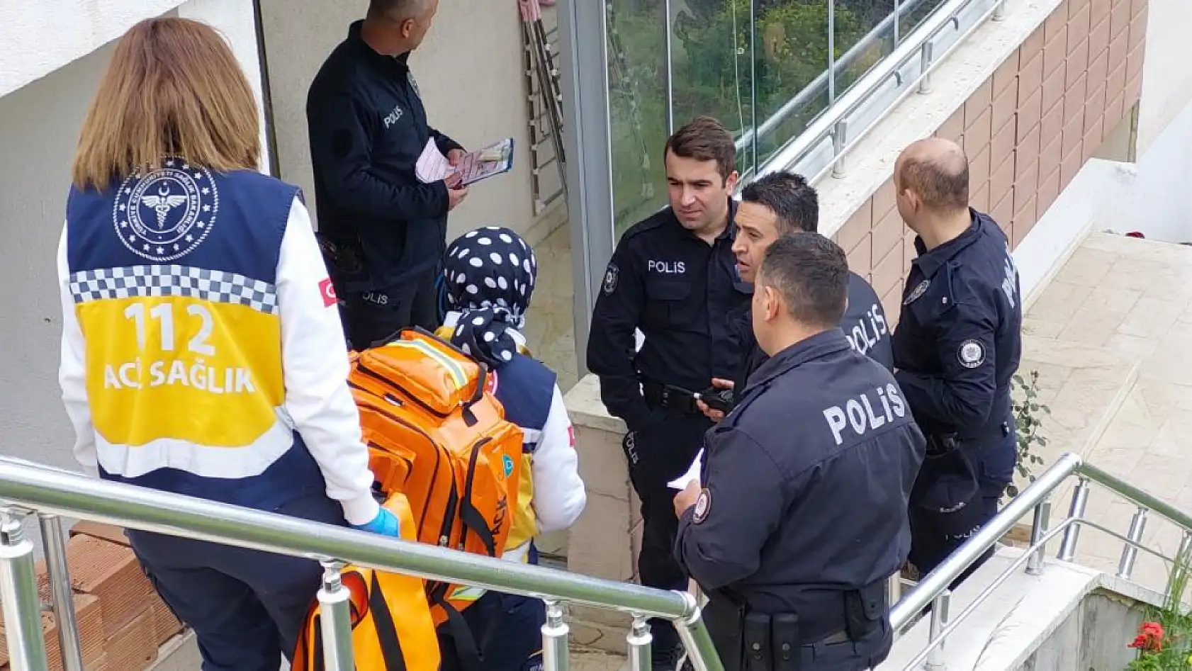 5 aylık hamile kadın iple asılı halde ölü bulundu