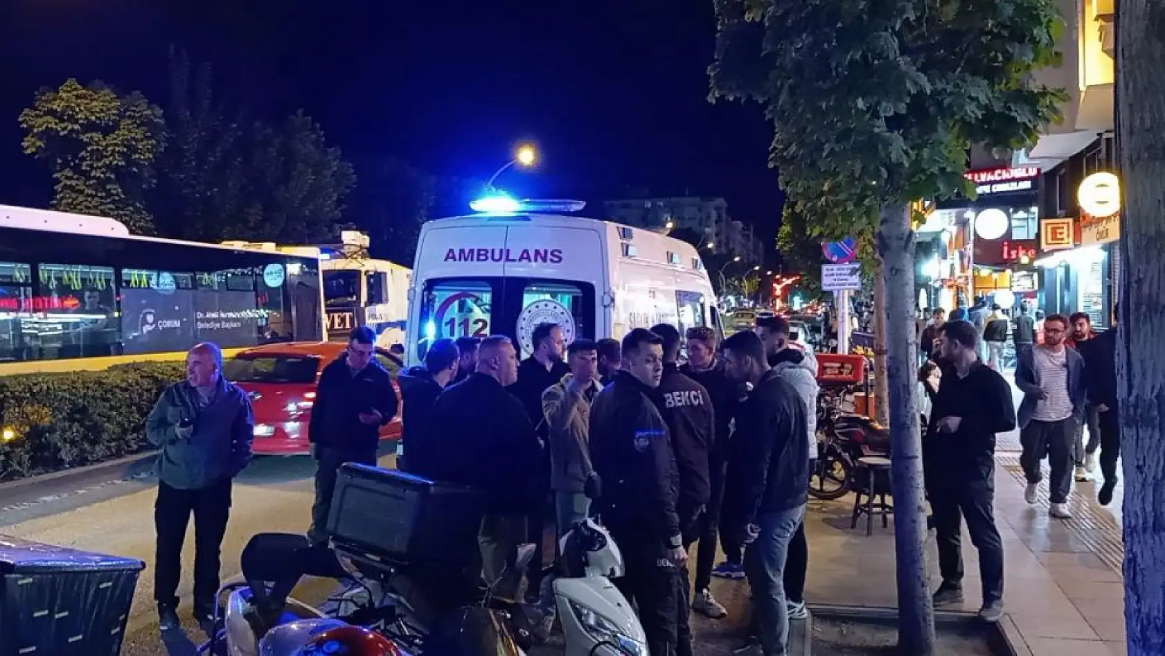 Derbi kavgasını ayırmak isterken bıçaklandılar