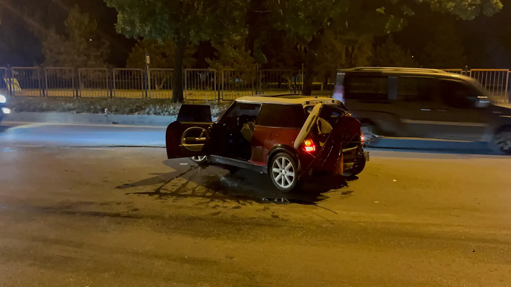 Alkol, Ehliyeti İkinci Kez Yaktı: 'Yine Kaybettim, Yapacak Bir Şey Yok!' Sürücü, Aracı Çekiciye Bindirilirken Bayıldı!