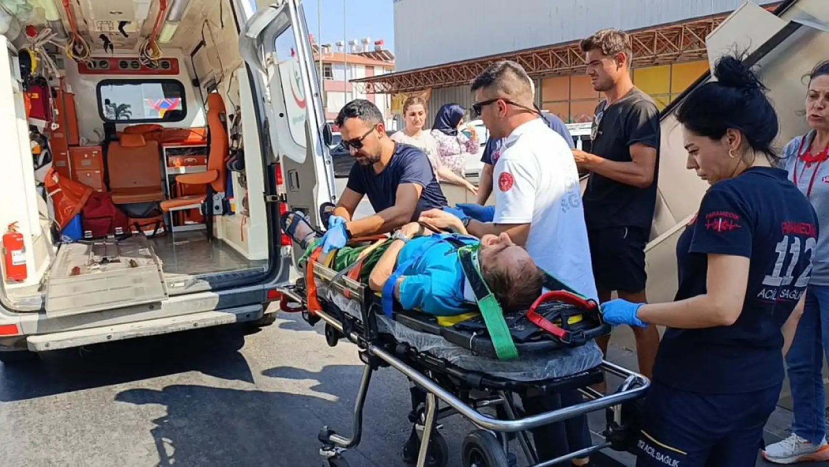 Bu kez tam tersi oldu, yaya otomobile çarptı: 1 yaralı