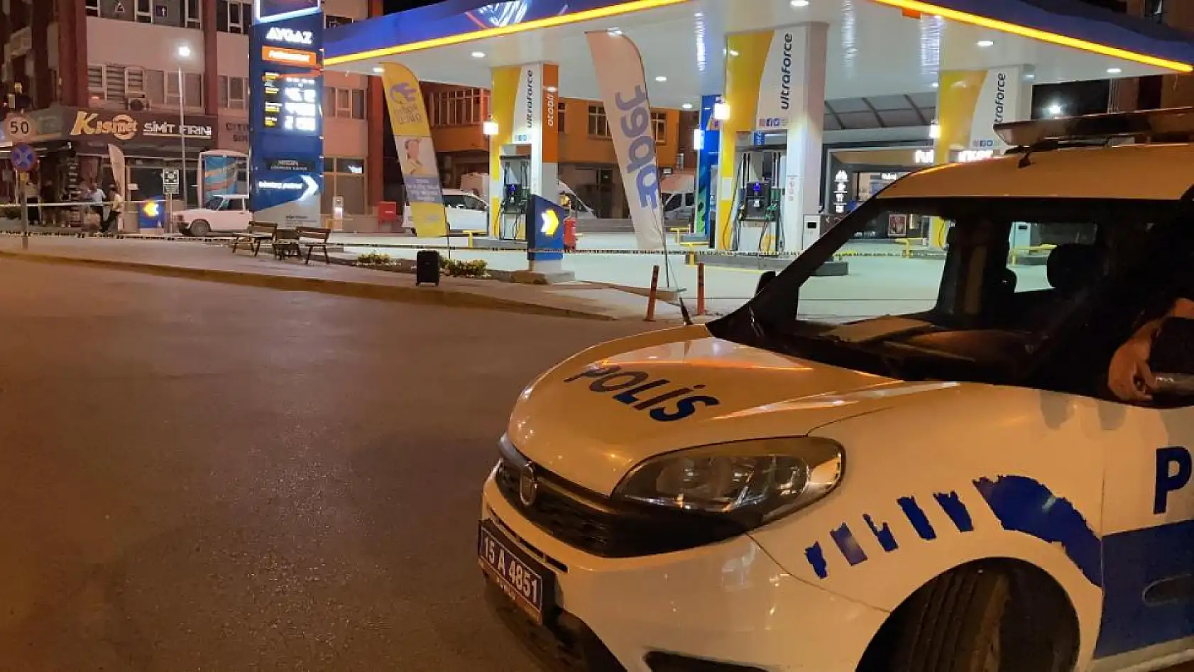 Otobüsten inen vatandaşın kaldırımda unuttuğu valiz paniğe neden oldu