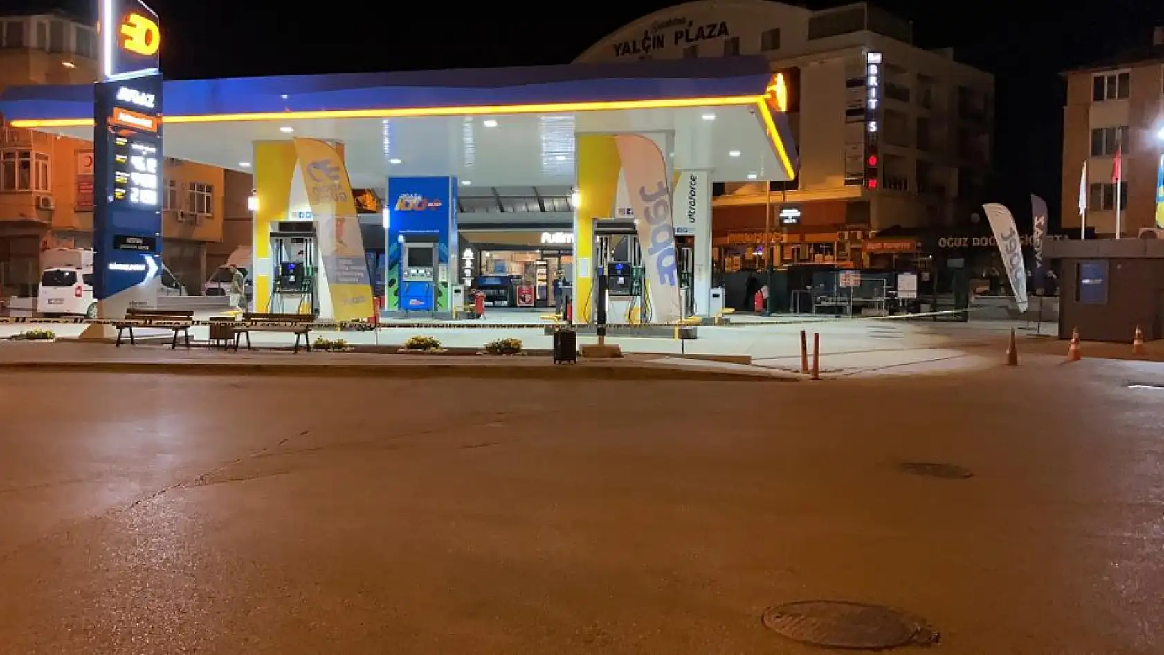 Otobüsten inen vatandaşın kaldırımda unuttuğu valiz paniğe neden oldu