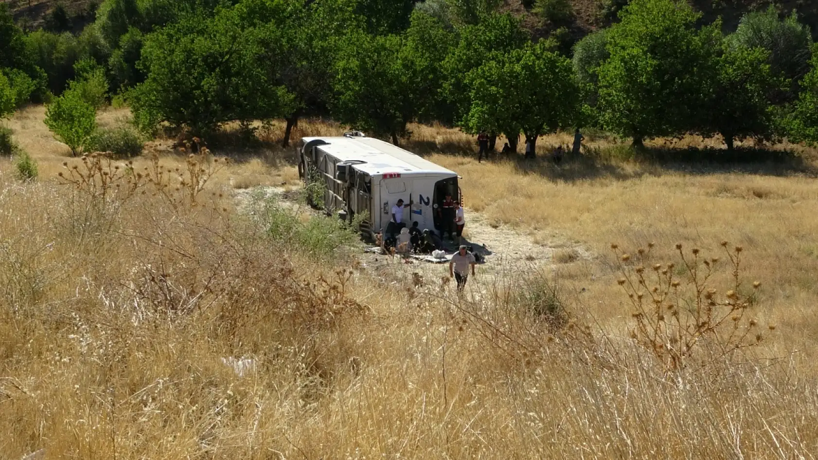 Bodrum'dan Van'a Giden Otobüs Şarampole Yuvarlandı 22 Yaralı