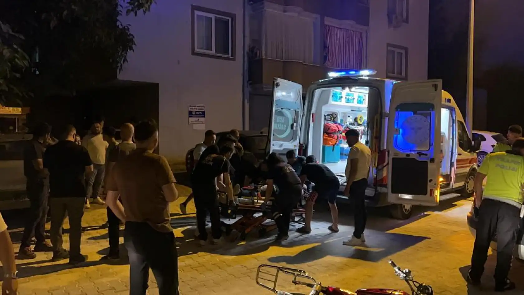 Gürültü Nedeniyle Çıkan Kavgada Bıçaklı Saldırı 2 Yaralı