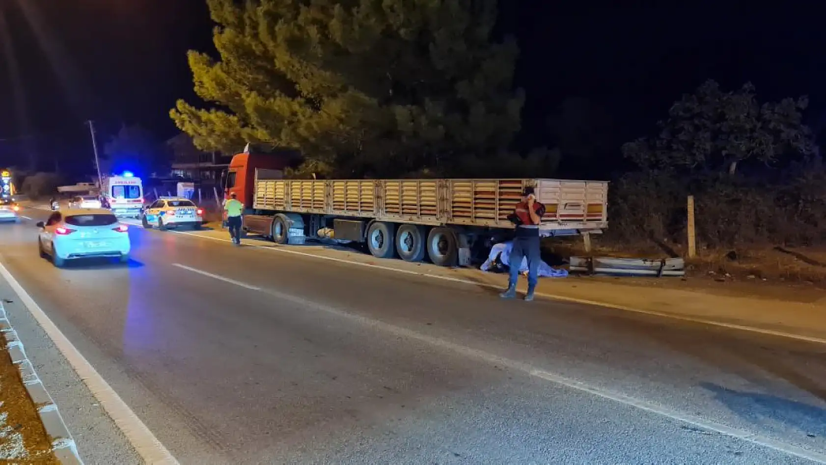 Motosiklet tıra arkadan çarptı: 1 ölü