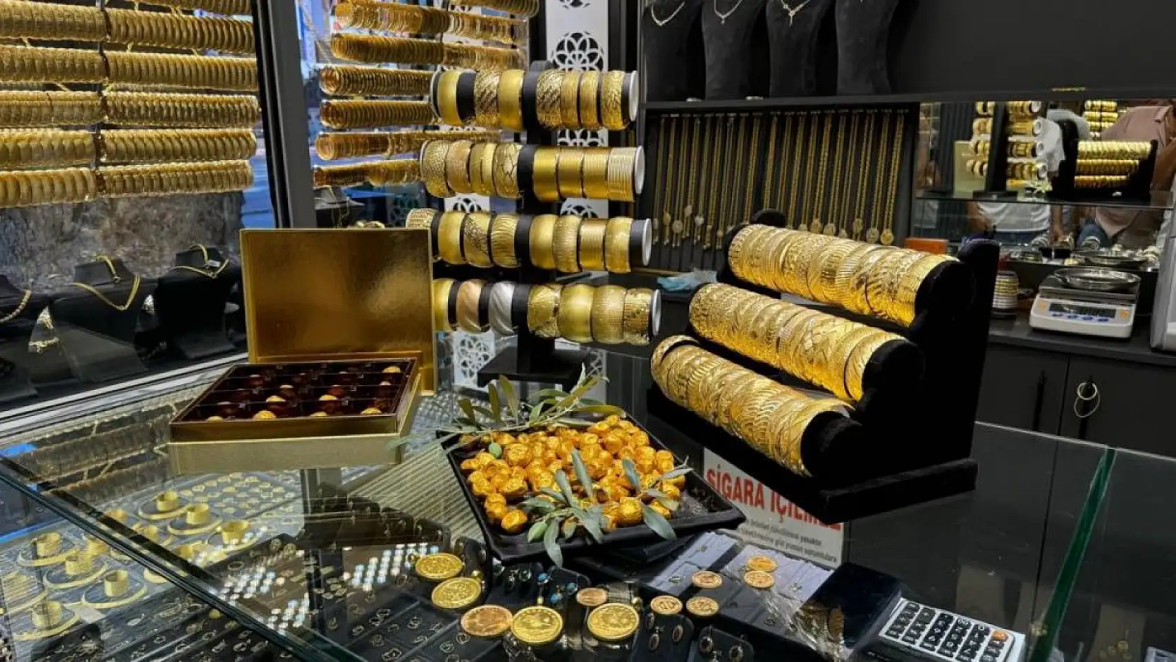 Bu da oldu... Altın kaplamalı zeytin yok satıyor