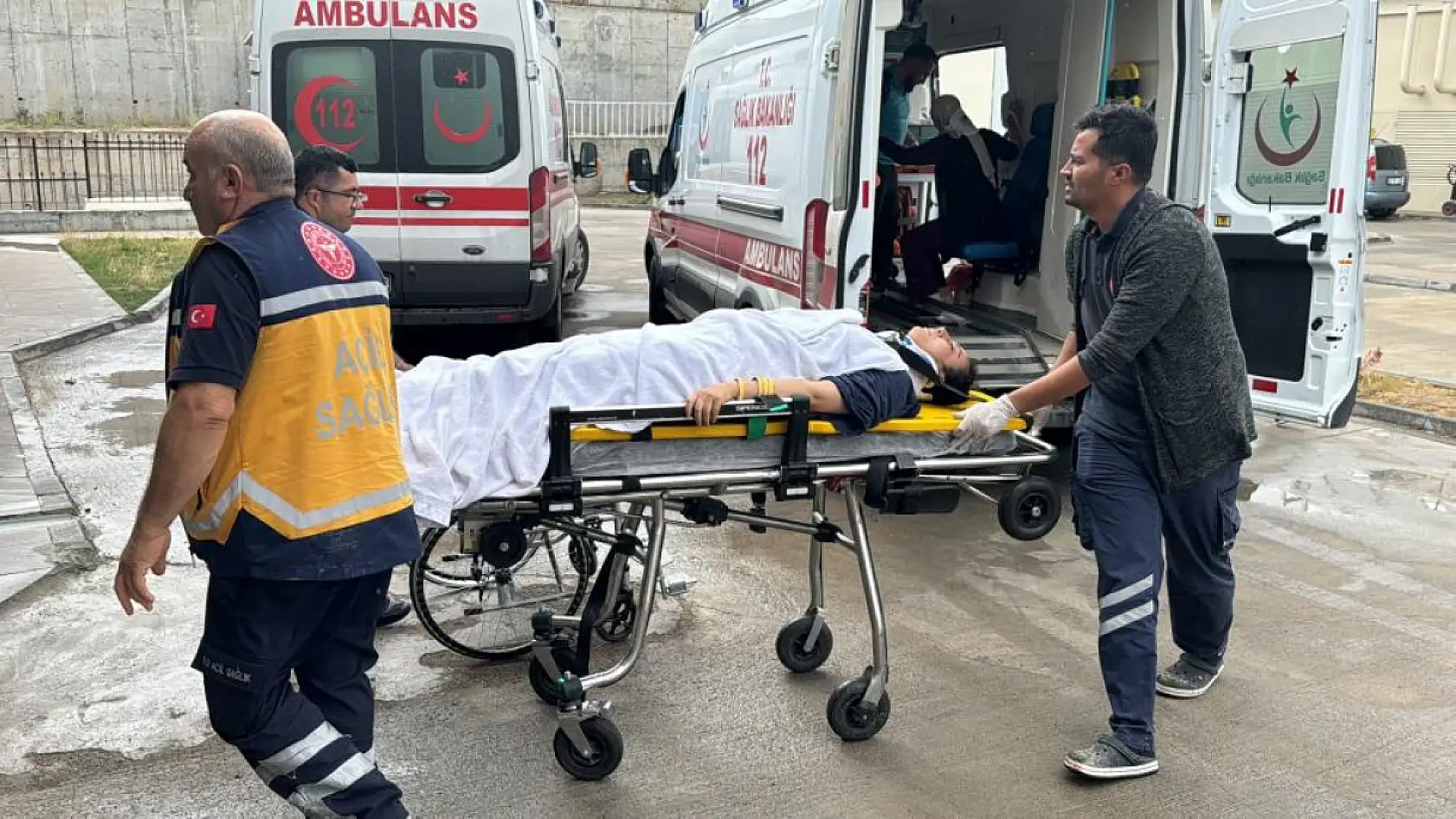 Düğün yolunda kaza: 27 yaralı