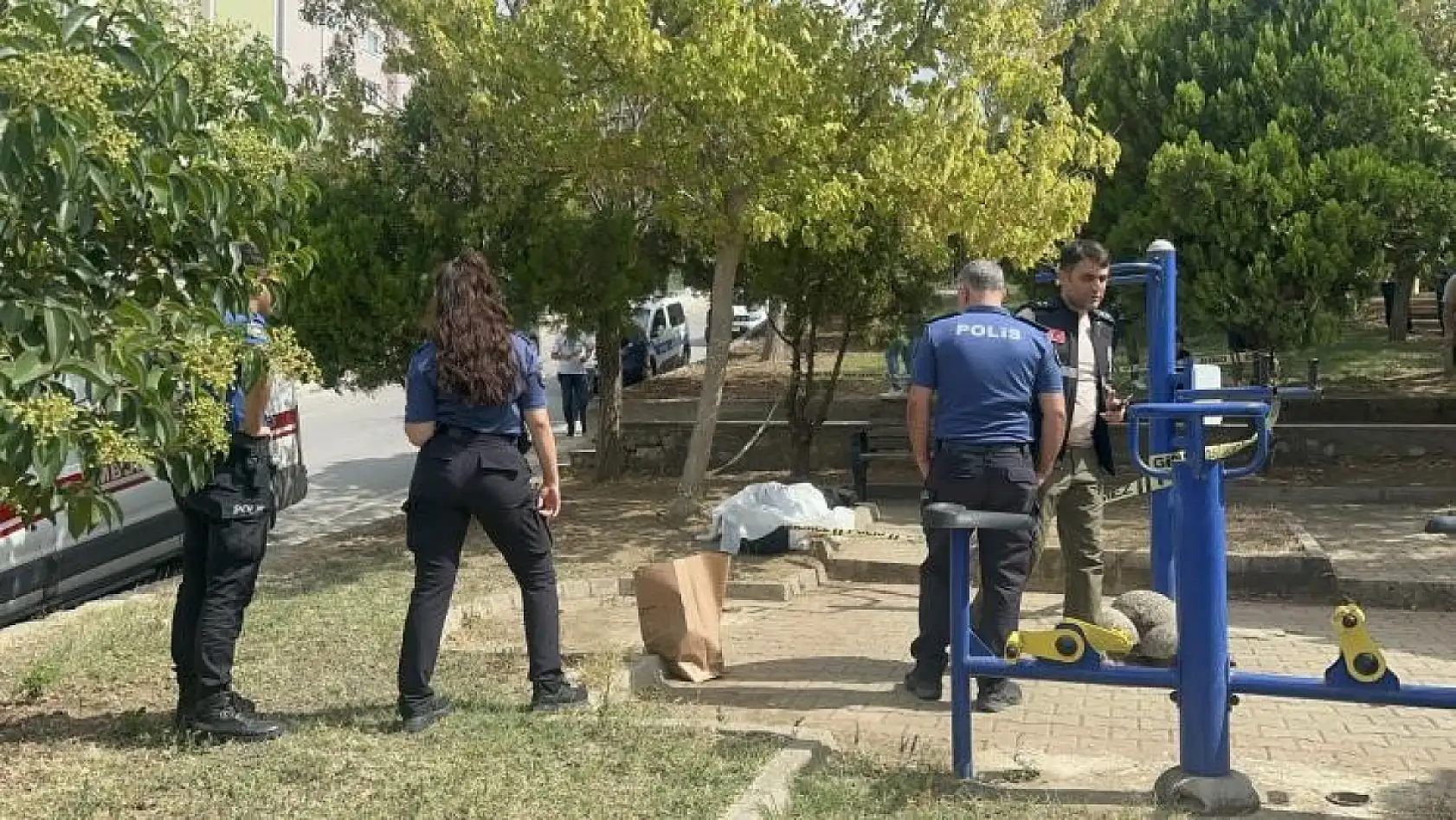 Hava almaya çıktı, oturduğu bankta kalp krizi geçirerek hayatını kaybetti