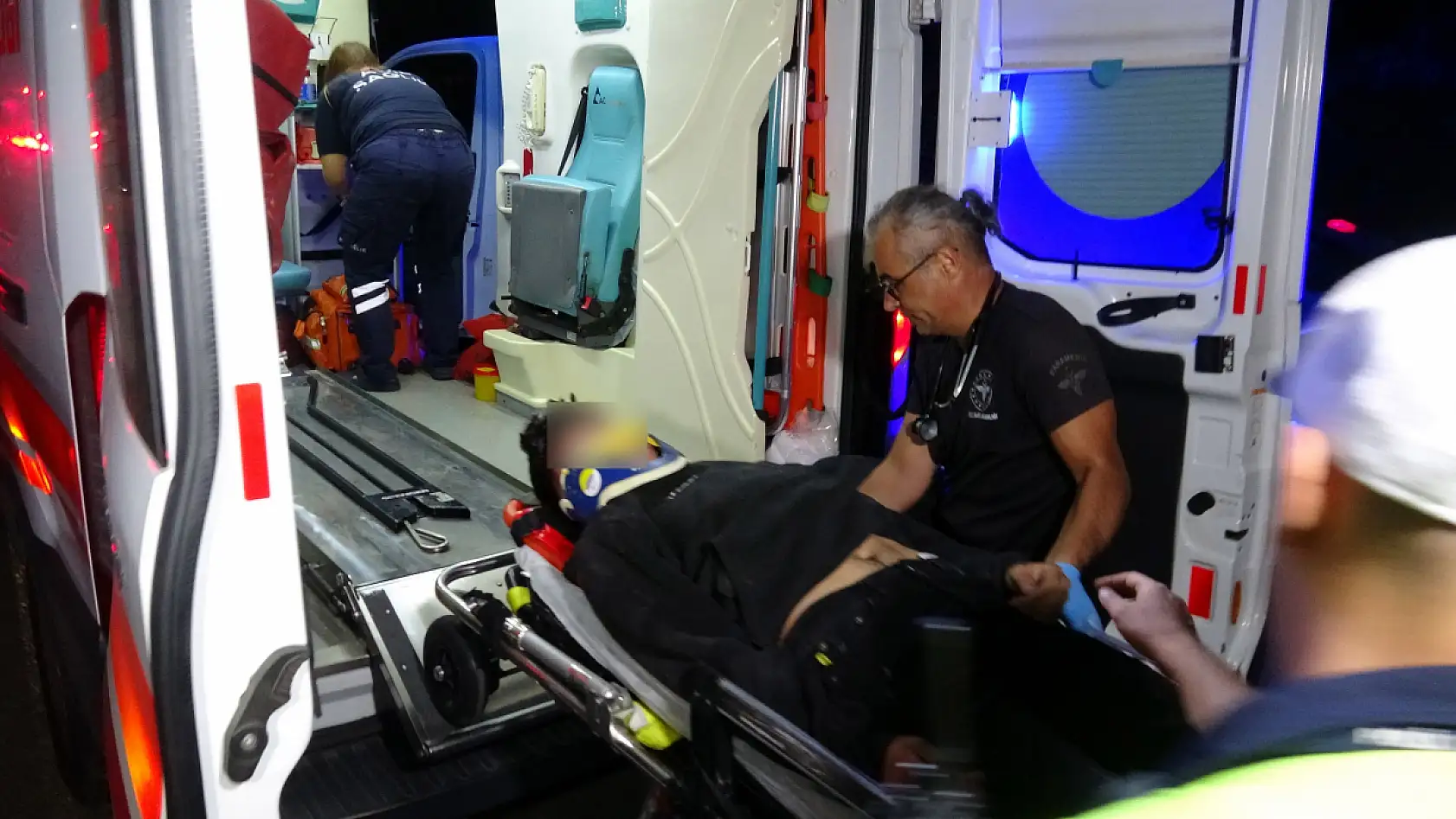 Polisin 'dur' ihtarına uymayan motosikletli kaza geçirdi: 1'i ağır 2 yaralı