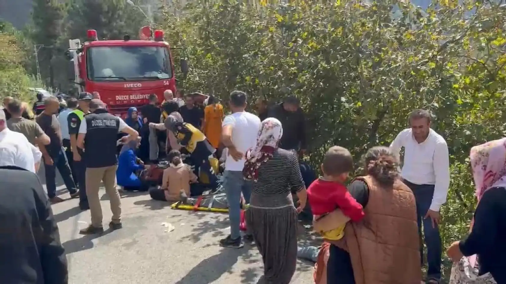 Fındık işçilerini taşıyan minibüs uçuruma yuvarlandı: 3'ü ağır 22 yaralı