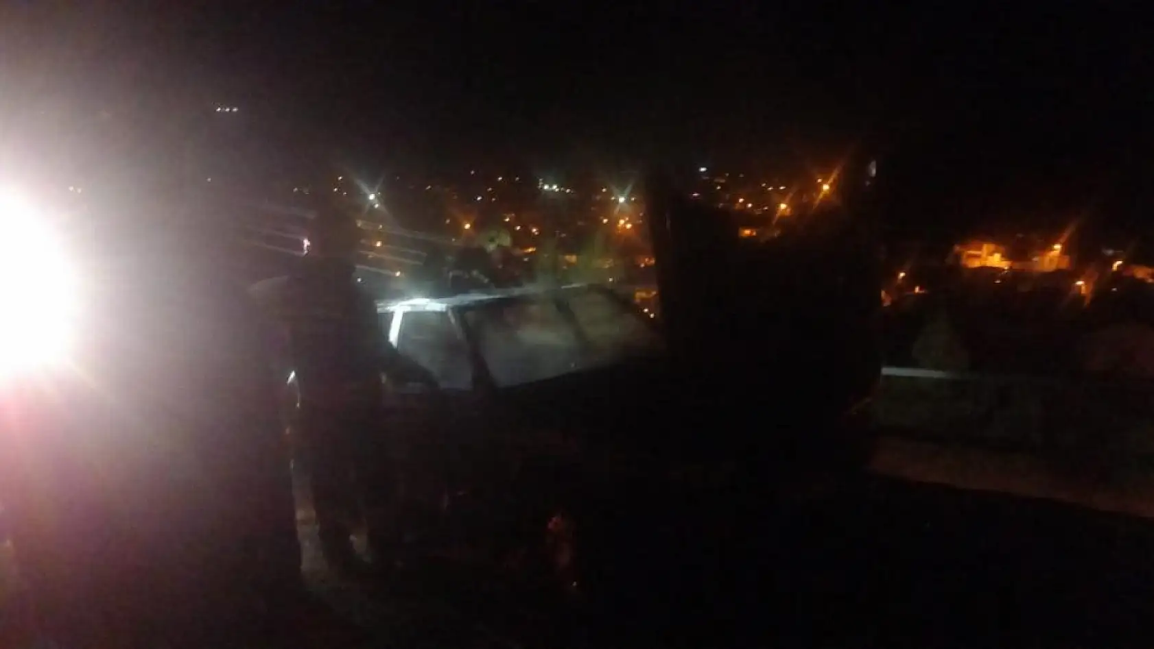 Muğla'da park halindeki otomobil alevlere teslim oldu