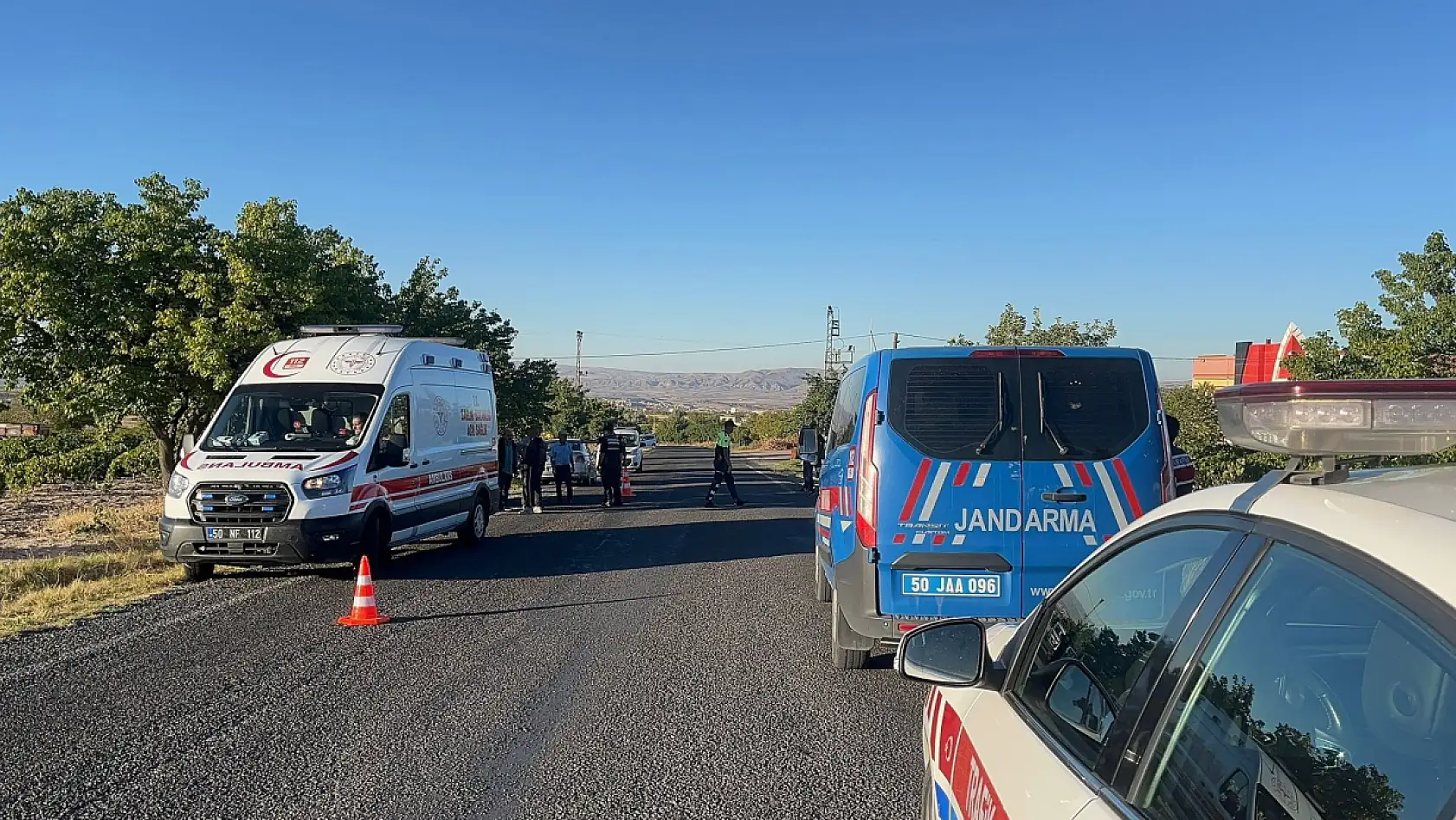 Önünde namaz kıldığı aracın altında kaldı