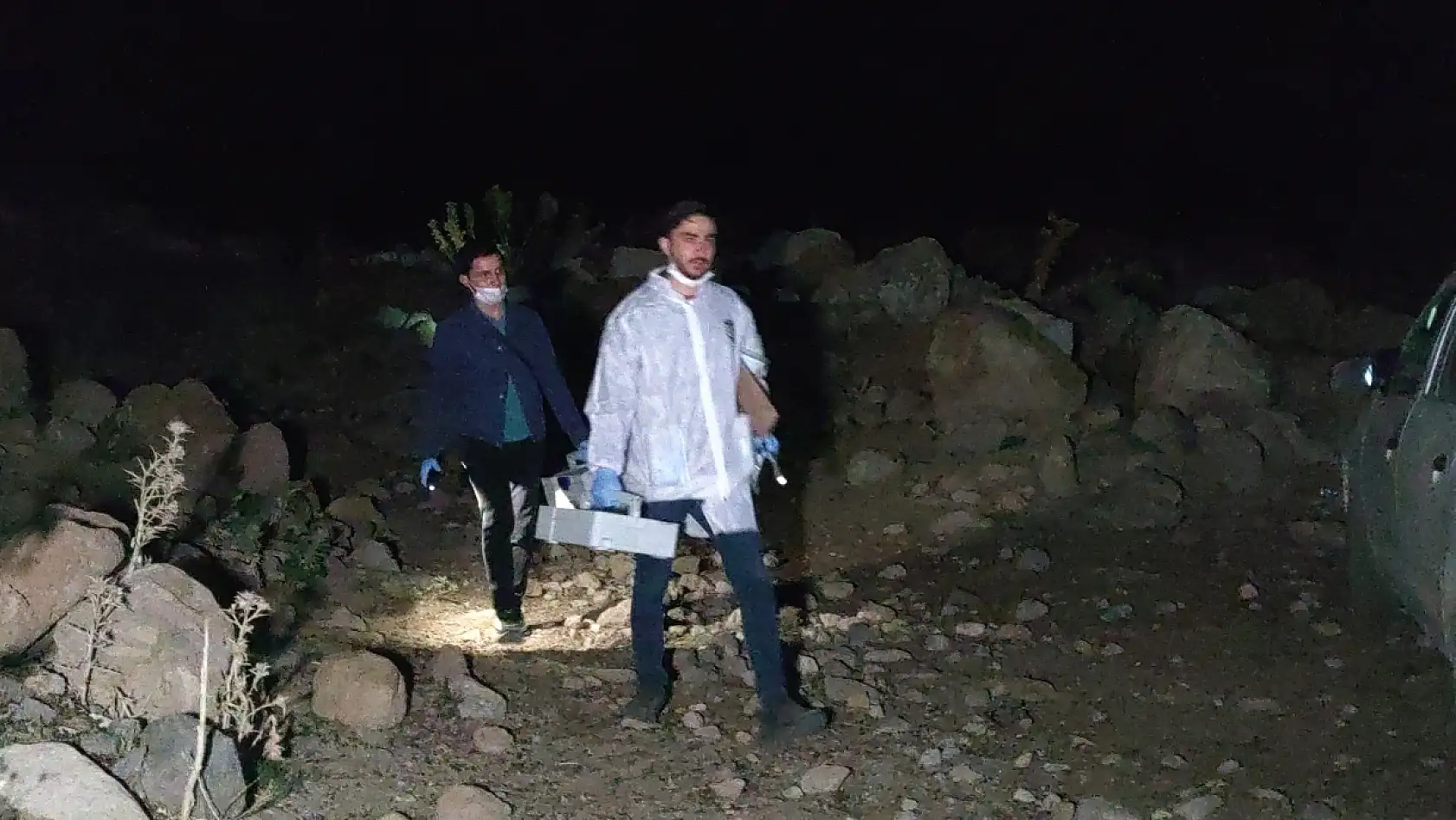 Kaybolan şahsın cenazesi düştüğü yerden 3 saatlik çalışma sonucu çıkarıldı