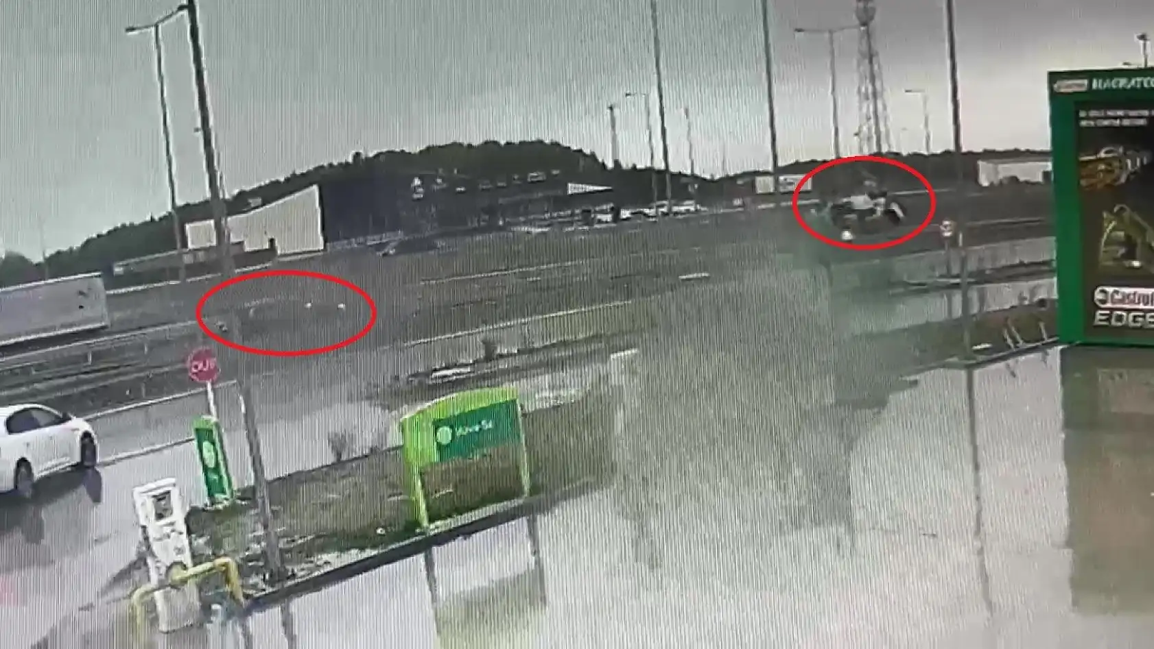 Kazaya yardım etmek isterken feci şekilde can verdi