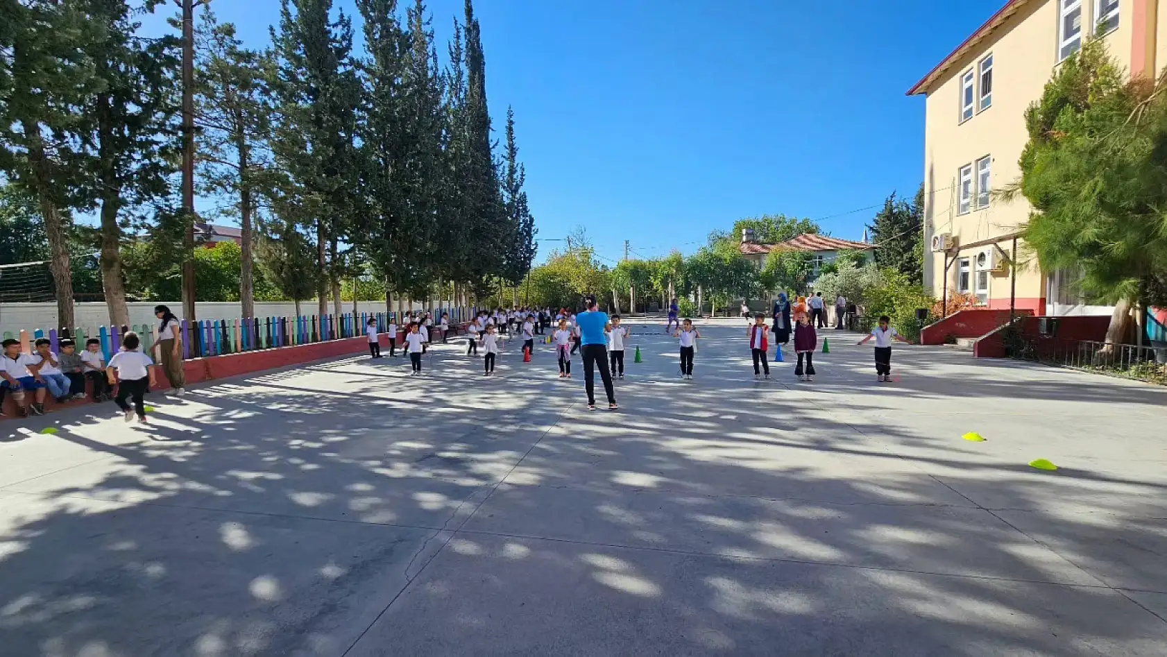 Seydikemer'de öğrenciler Amatör Spor Haftası'nı kutladı