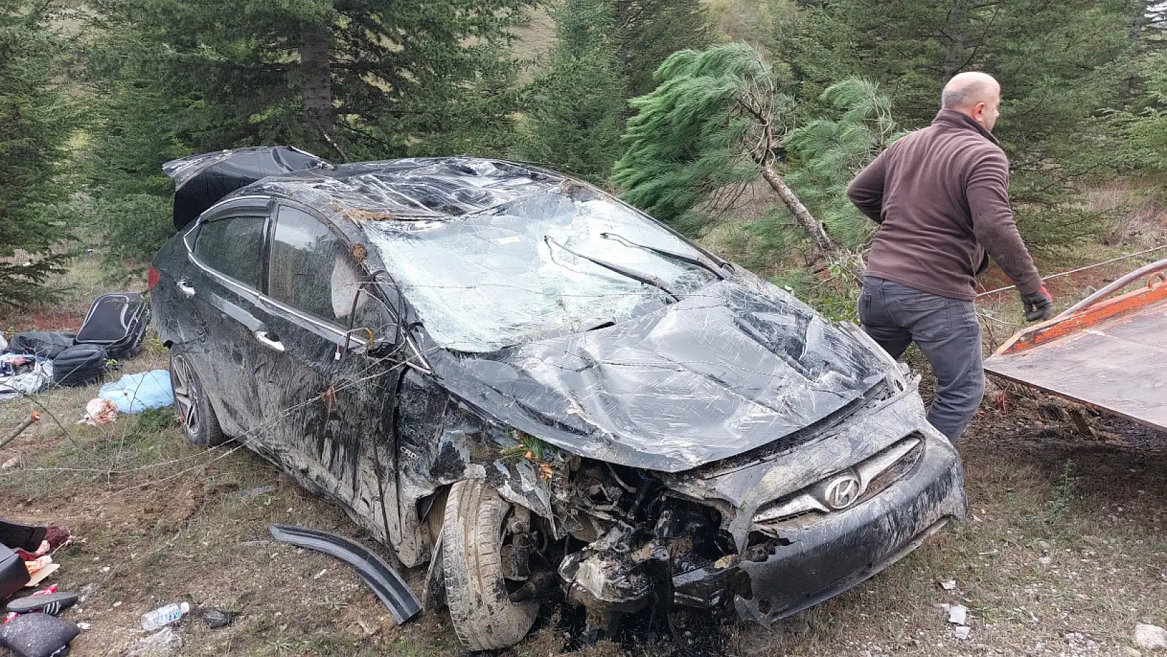 Cenazeye giden otomobil takla attı: 3 yaralı