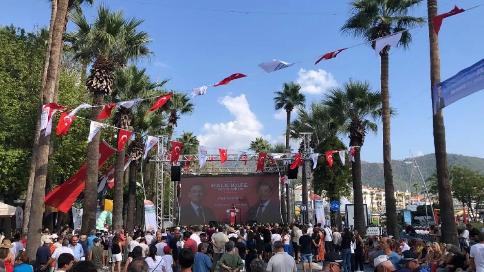 CHP Genel Başkanı Özel, Marmaris'te Halk Kafe'nin açılışını yaptı