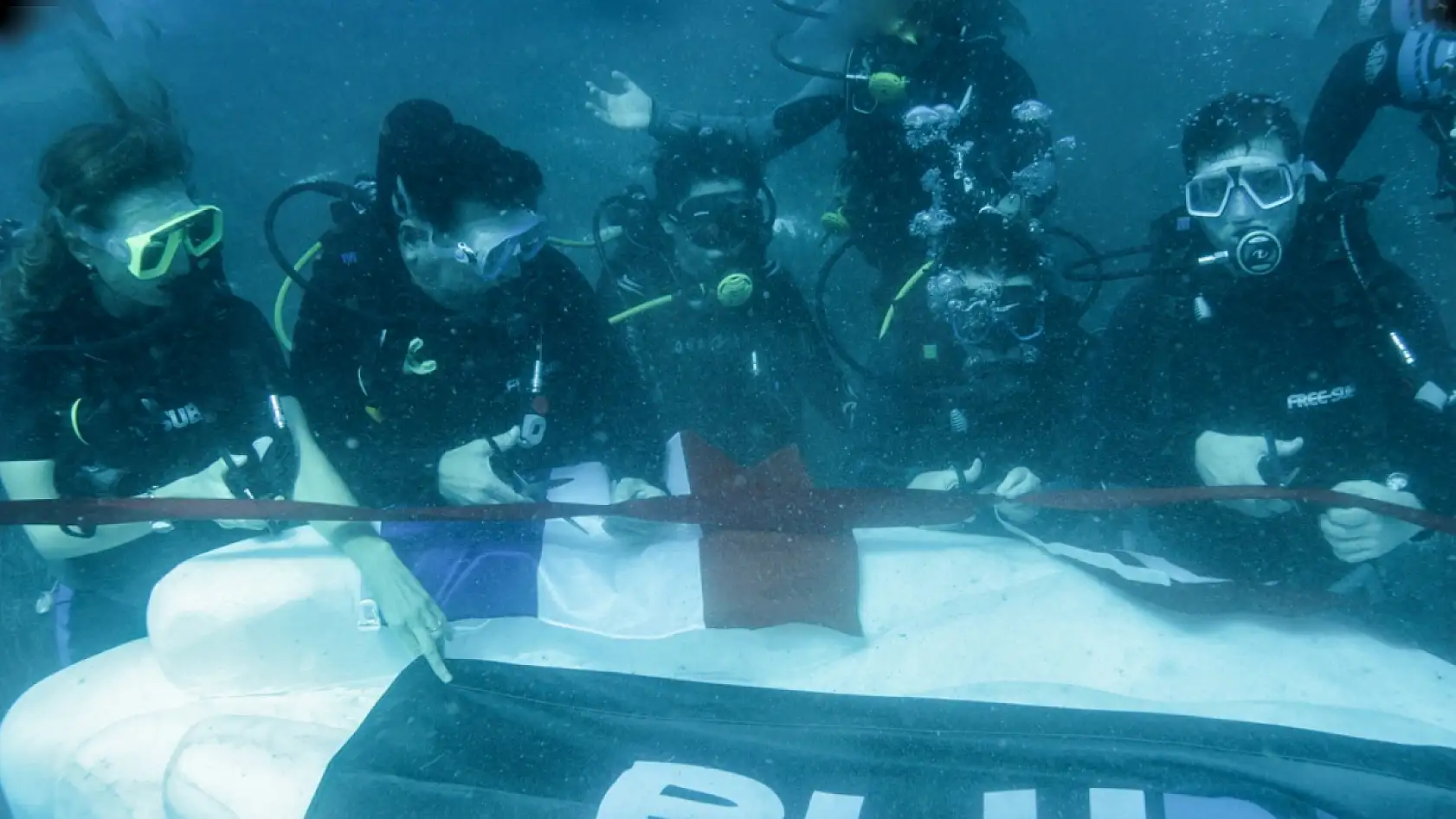 Bodrum'da denizin derinliklerinde sanat eserleri mavi sularla buluştu