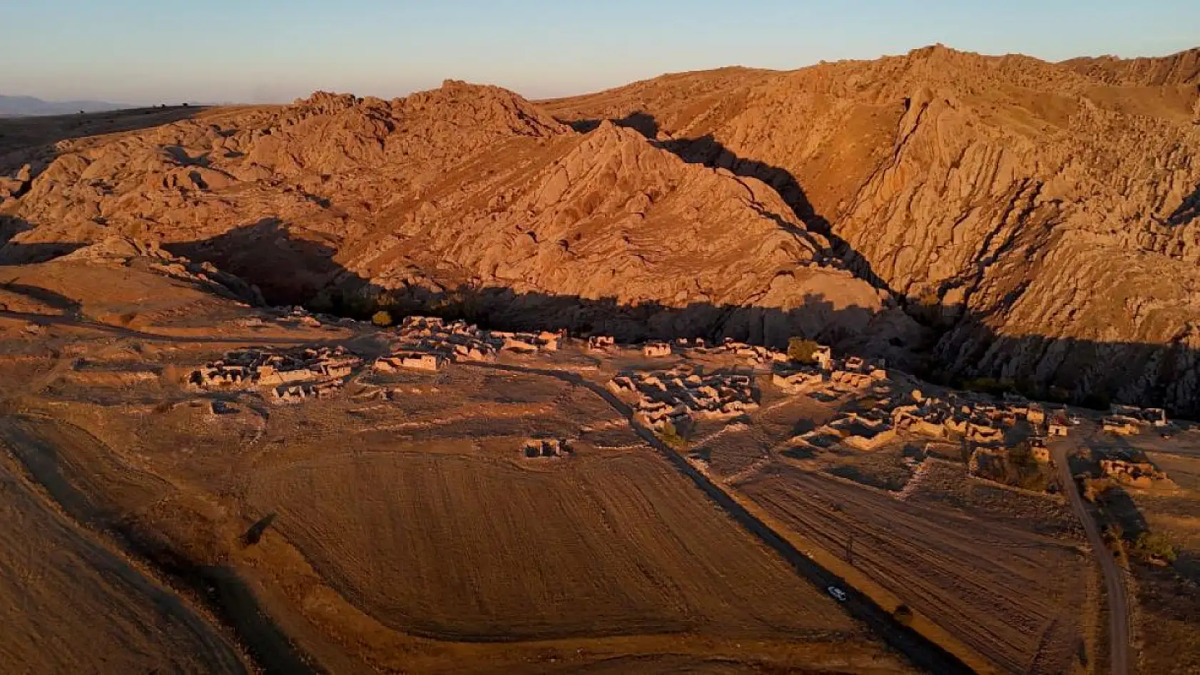Terk edilen 400 yıllık köy, dünya sinemasına kazandırılmayı bekliyor