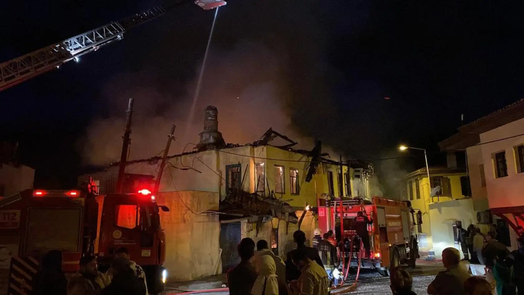 Milas'ta geceyi alevler aydınlattı