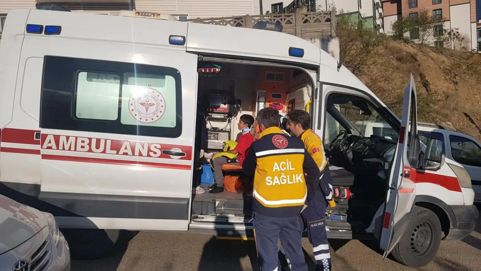 Devrilen minibüsteki 7 çocuk yaralandı