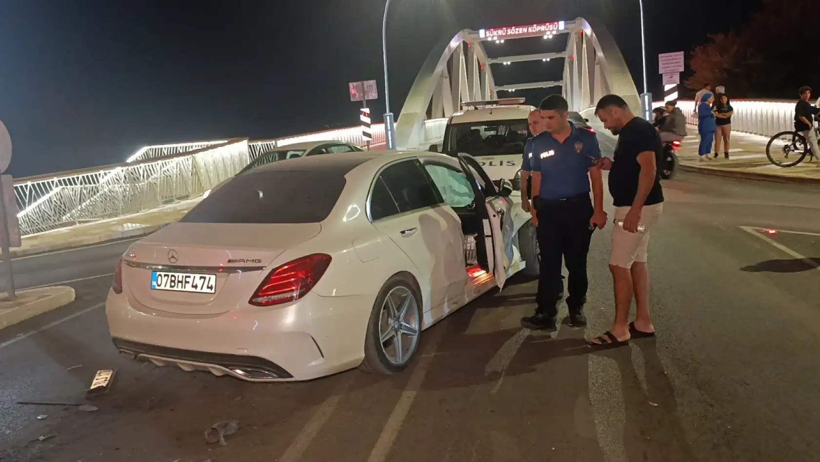 Kırmızı Işık İhlali Kazaya Neden Oldu: 1'i Bebek, 4 Yaralı