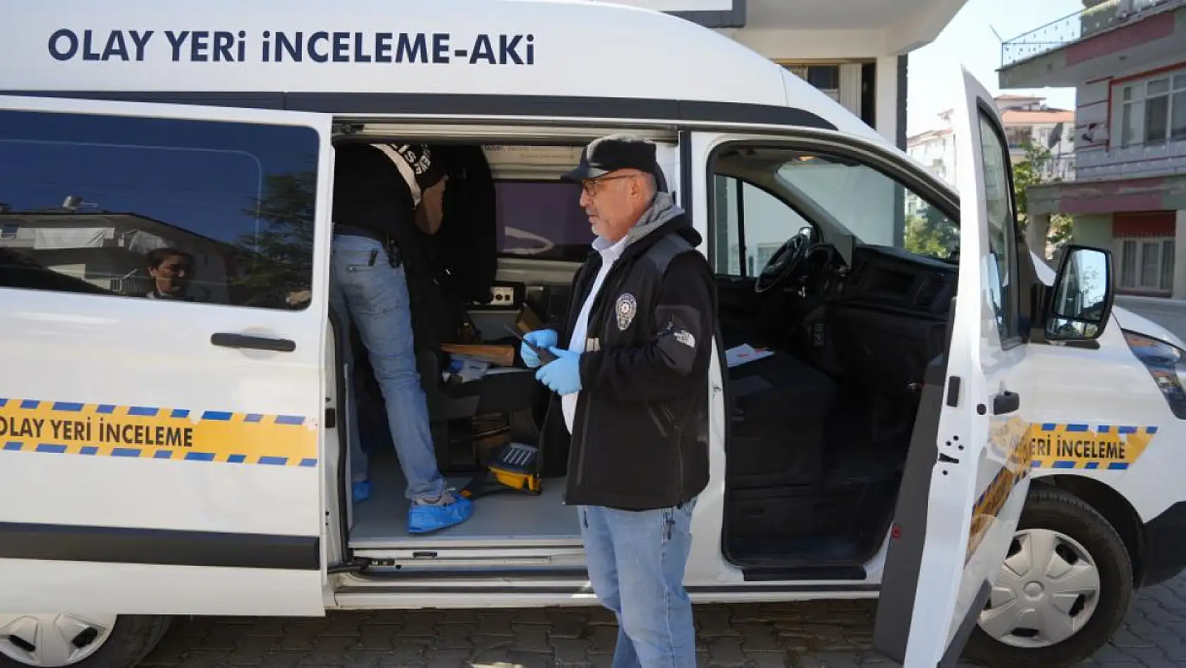 Boşanma sürecindeki çiftin tartışması kanlı bitti: Karısını tabancayla vurdu