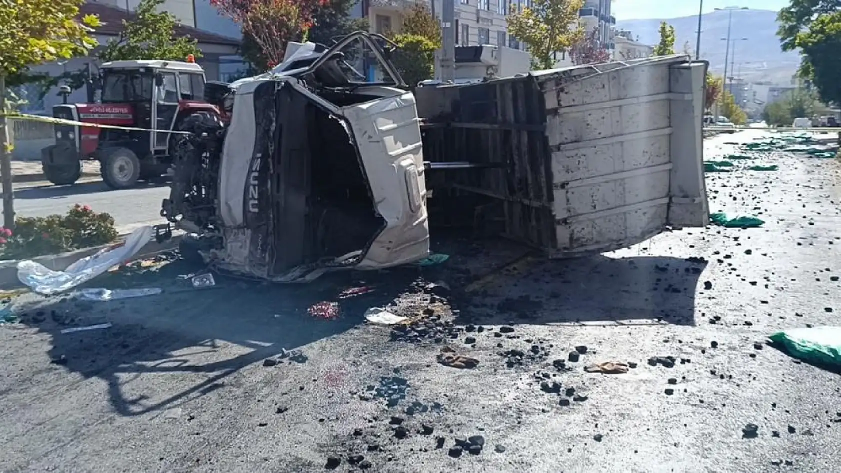 Freni patlayan kamyonet dehşet saçtı: 1 ölü, 1'i ağır 6 yaralı