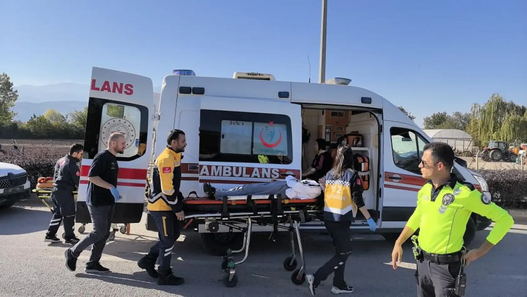 Zincirleme kazada 3 araç çarpıştı: 6 kişi yaralandı