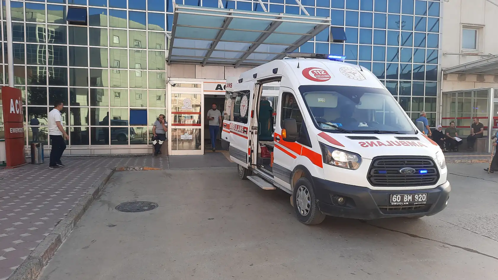 Tofaş ağaca çarparak ikiye ayrıldı, 2 kişi feci şekilde can verdi