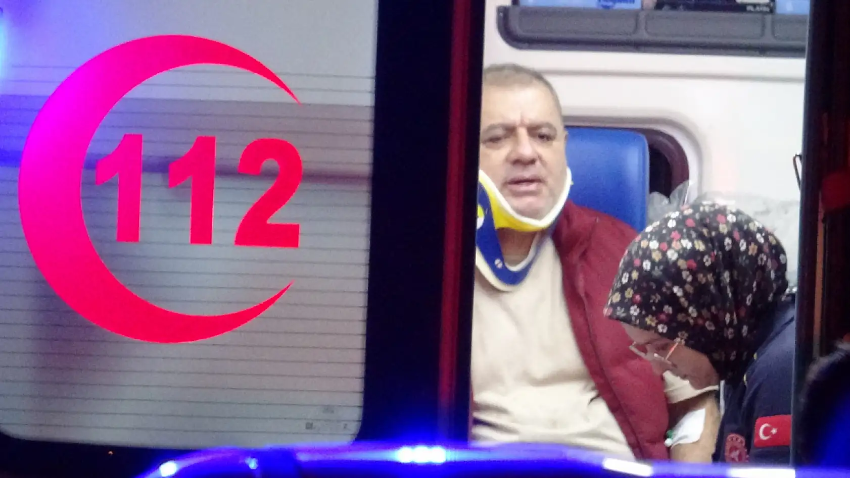 Çarpışan otomobiller kanala uçtu, 6 kişi yaralandı