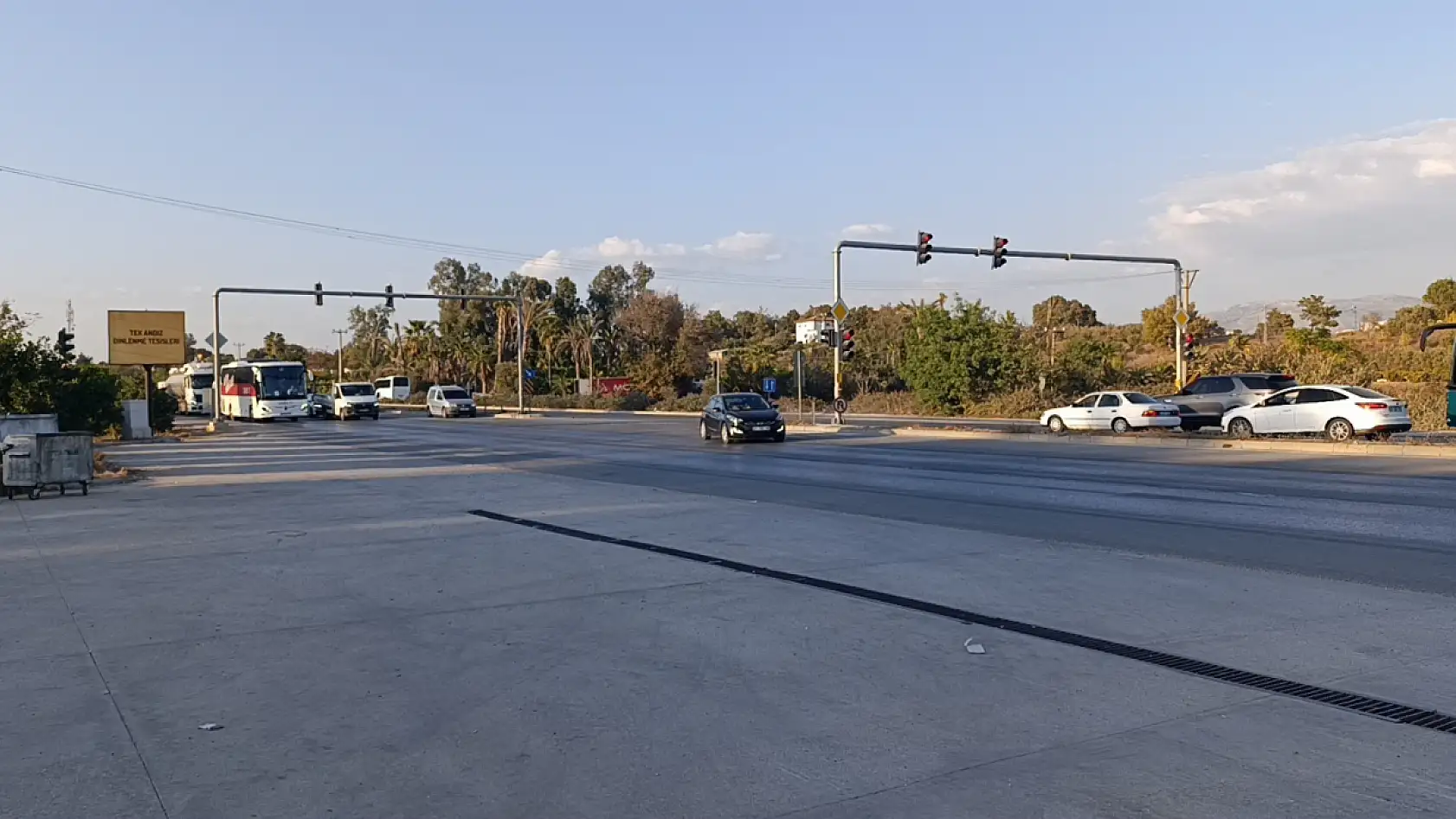 Hafif Ticari Araçla Çarpışan Motosiklet Sürücüsünü Kask Korudu