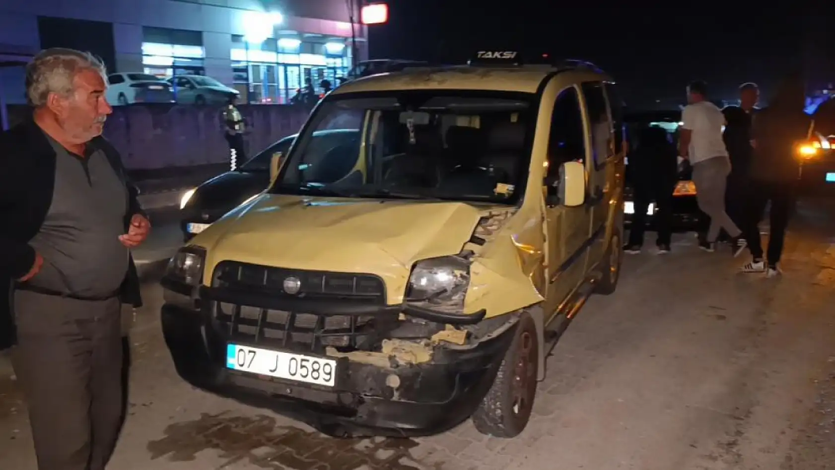 Kırmızı ışık ihlali yapan İsviçreli sürücü yolu savaş alanına çevirdi