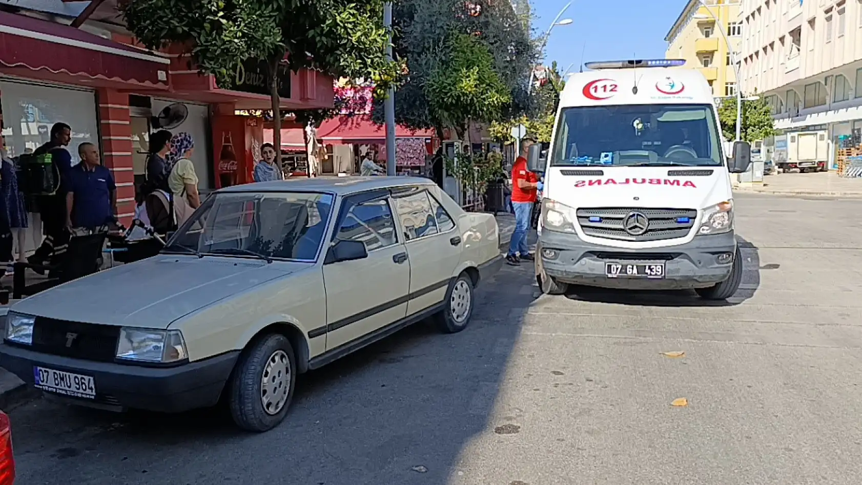Motosiklete çarpan otomobil sürücüsü kaza sonrası gözyaşlarına hakim olamadı