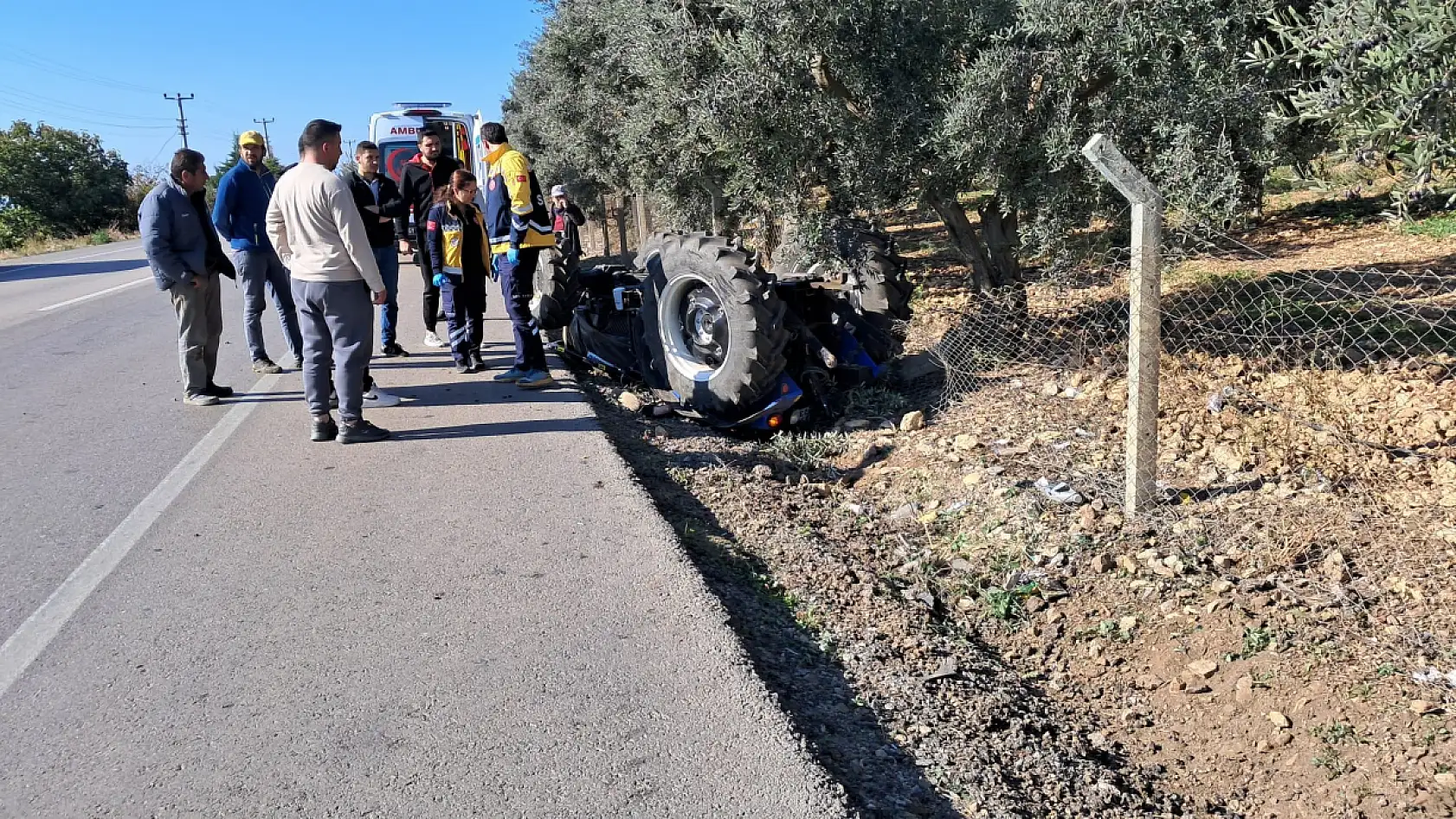 Kullandığı traktörün altında kalarak can verdi
