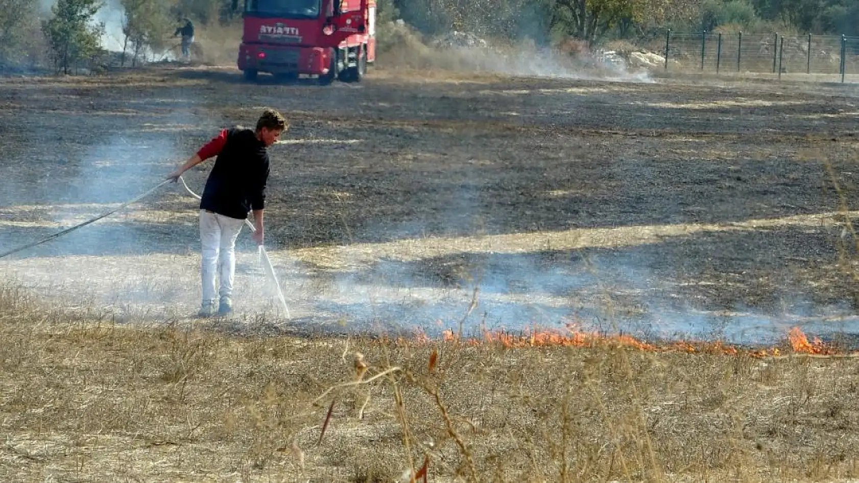 Muğla'da anız yangını hızlı müdahale ile söndürüldü