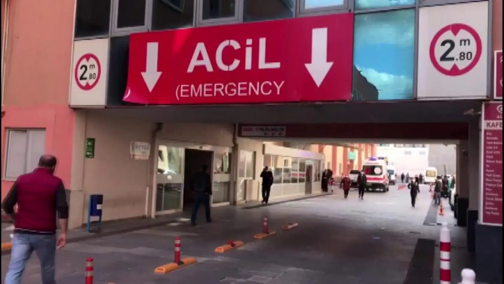 Akrabalar arasında bıçaklı kavga: 3 yaralı