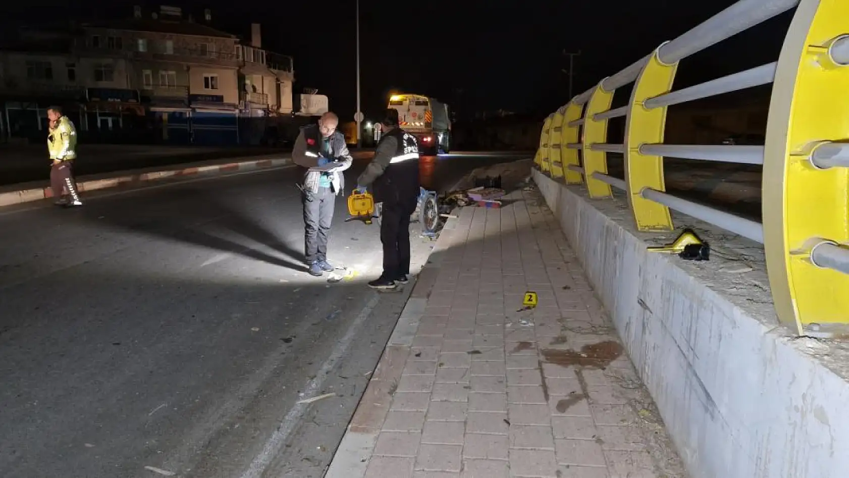 Otomobilin çarptığı kağıt toplayıcı hayatını kaybetti