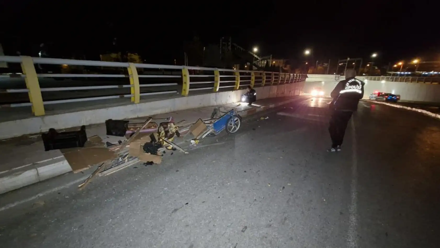 Otomobilin çarptığı kağıt toplayıcı hayatını kaybetti