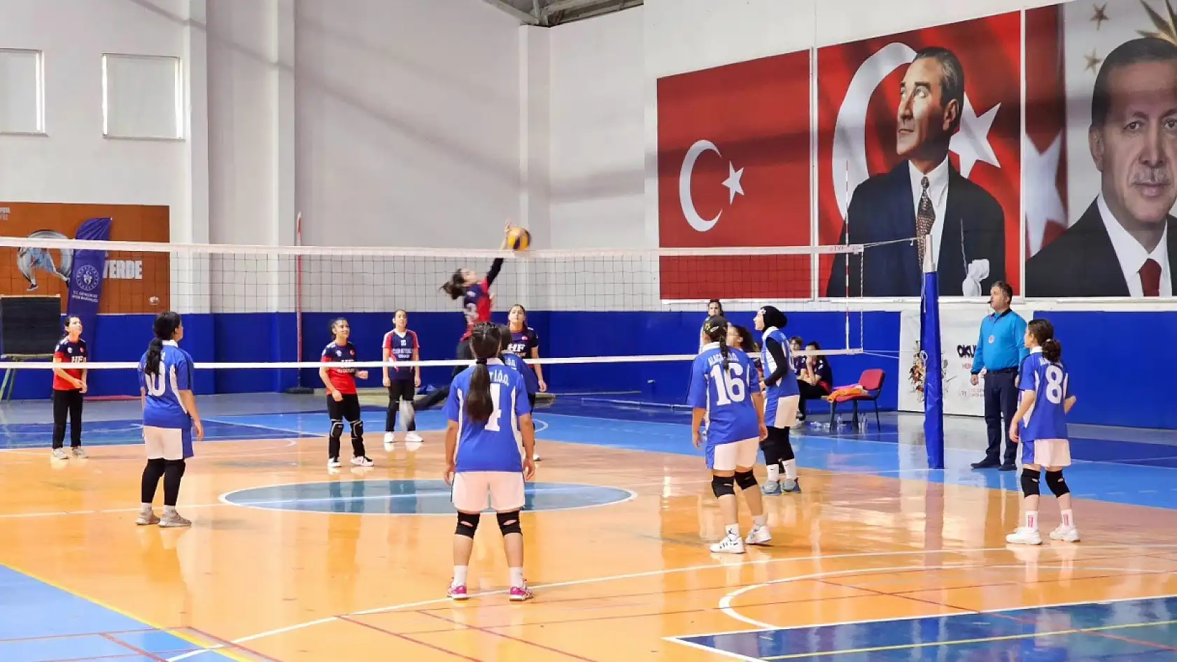Seydikemer'de yıldız kızlar voleybol ilçe seçmeleri başladı