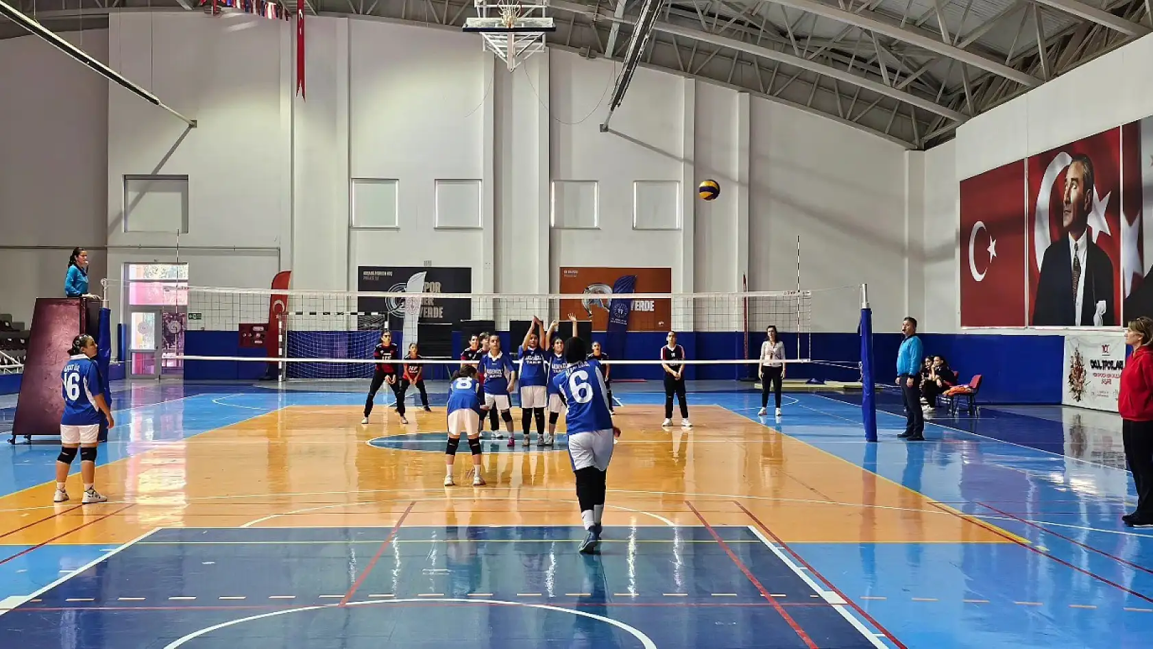 Seydikemer'de yıldız kızlar voleybol ilçe seçmeleri başladı