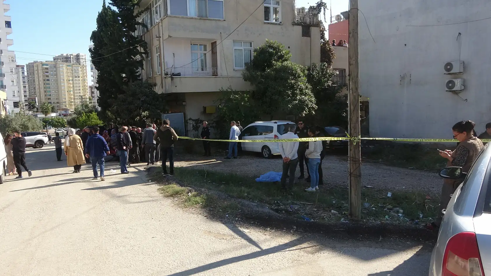 Ekmek almaya giden kadın ölü bulundu, kocası ve kızı gözyaşlarına boğuldu