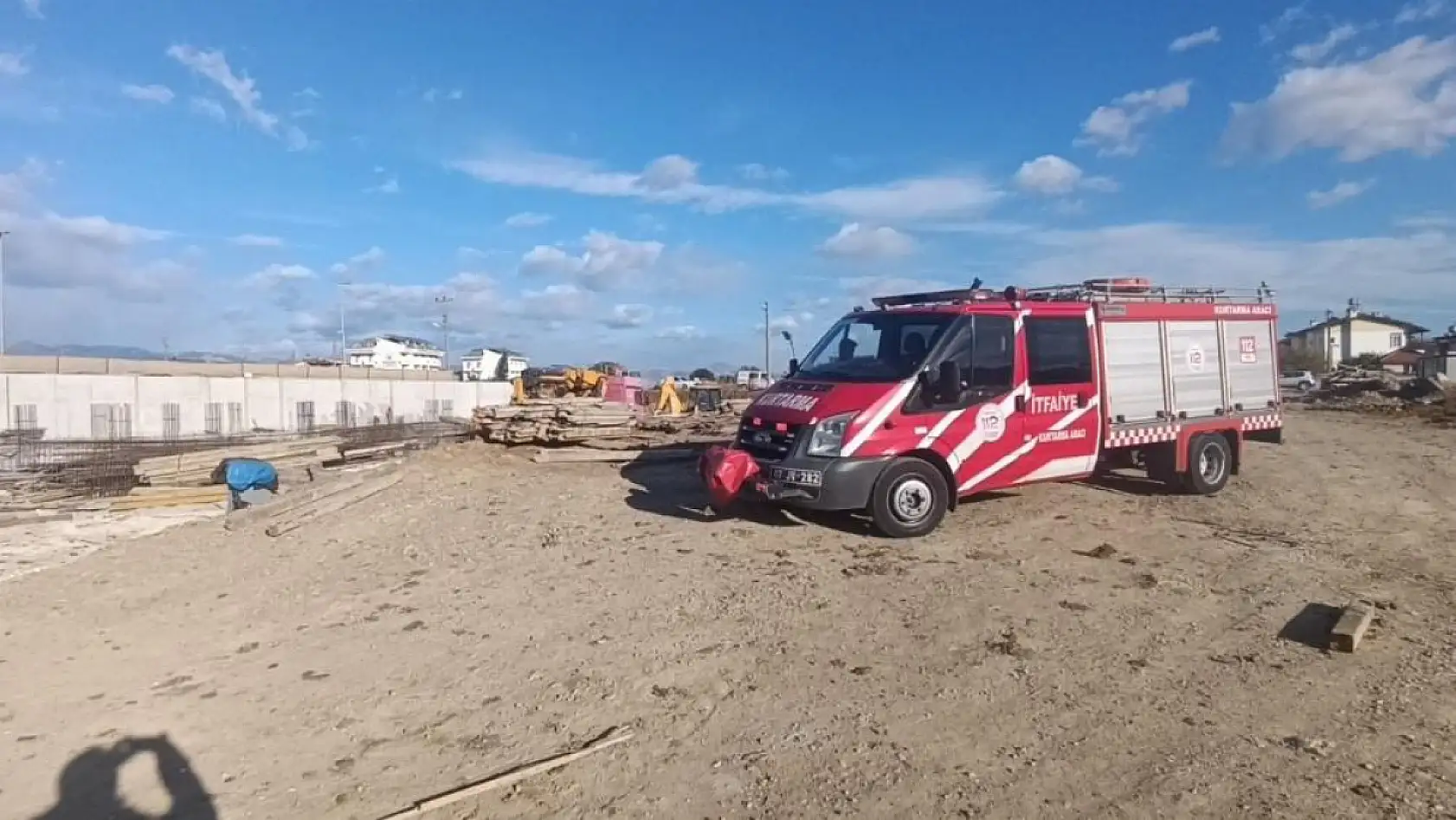 Çöken toprağın altında kalan inşaat işçisi hayatını kaybetti