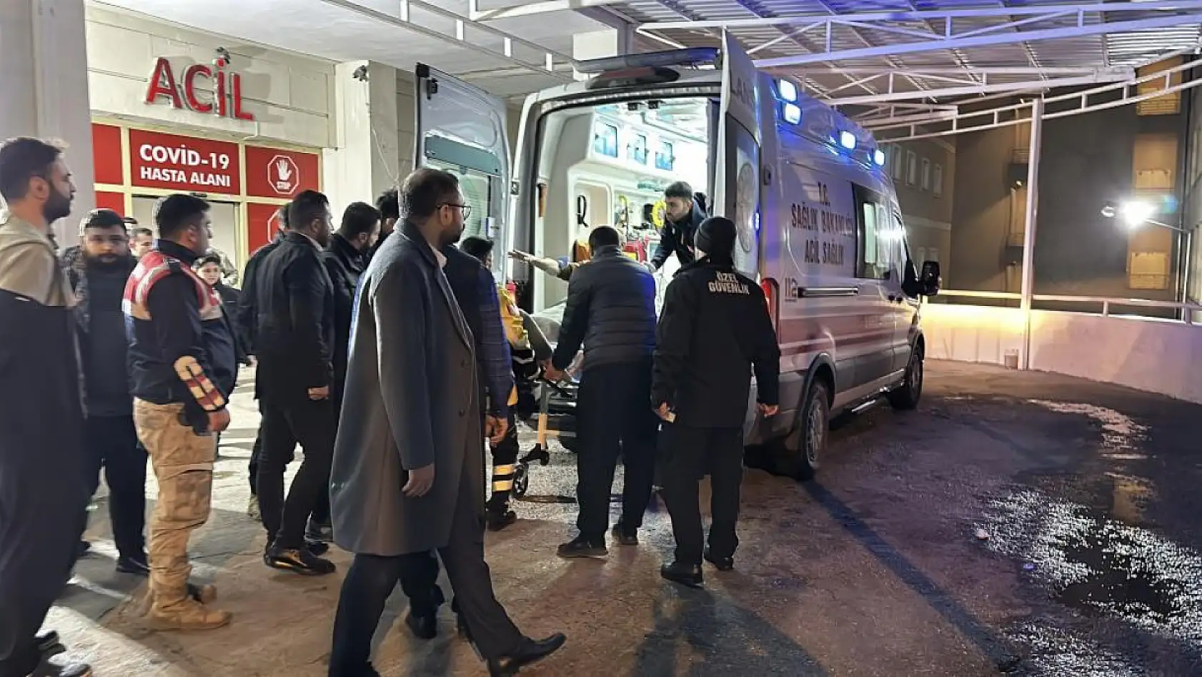 4 araçlı zincirleme trafik kazası: 8 yaralı