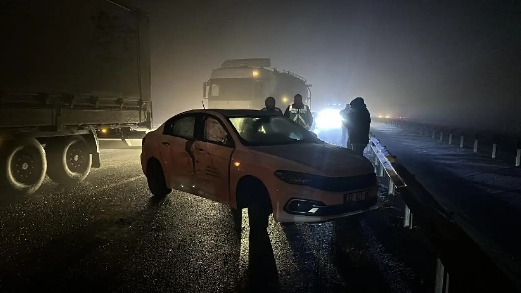 4 araçlı zincirleme trafik kazası: 8 yaralı