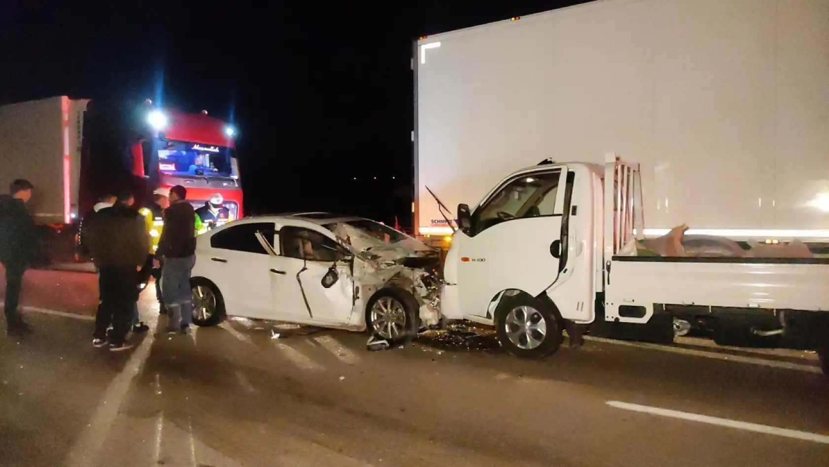 Polis çiftin bulunduğu otomobil önce traktörle, ardından kamyonetle çarpıştı