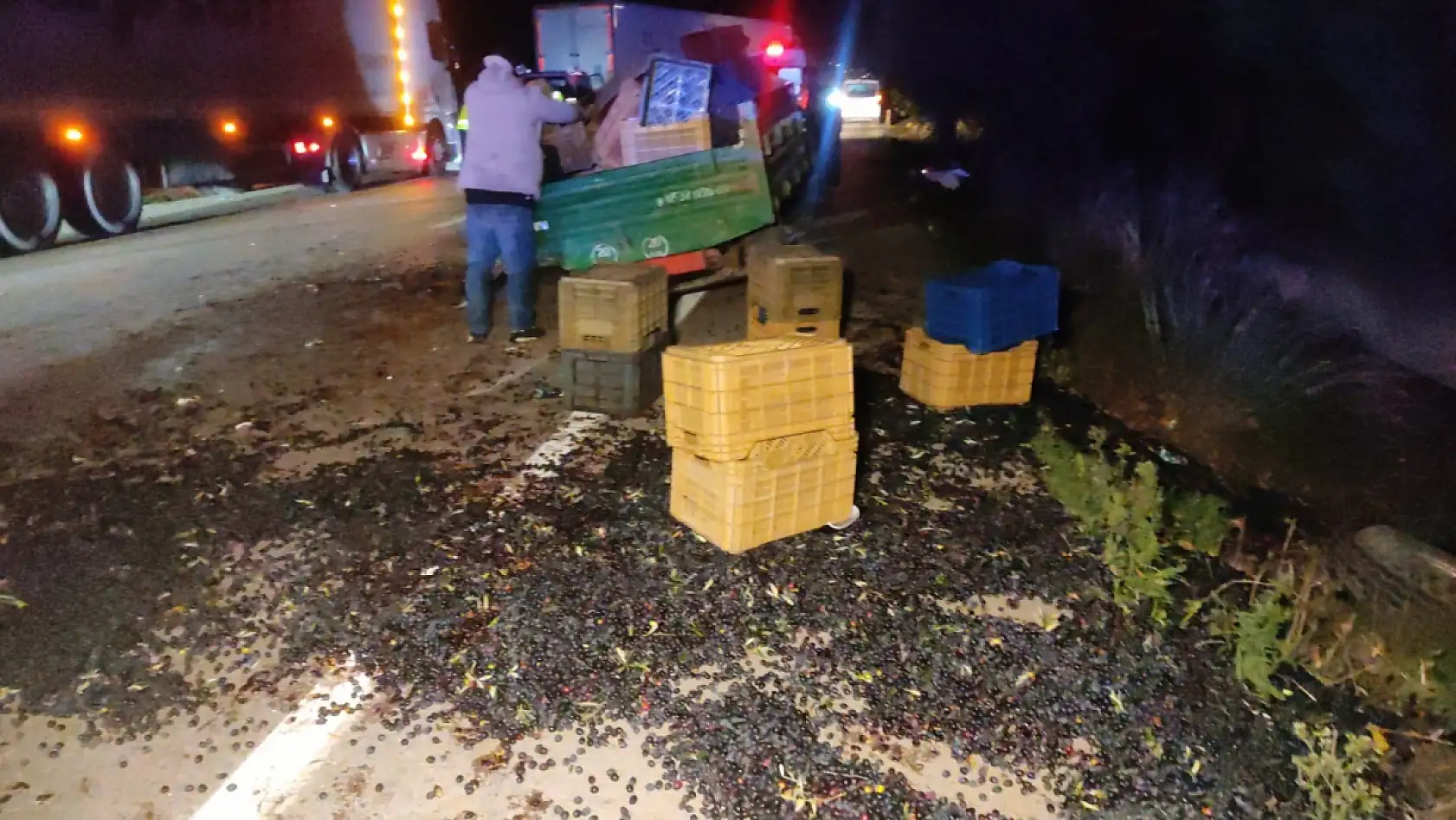 Polis çiftin bulunduğu otomobil önce traktörle, ardından kamyonetle çarpıştı